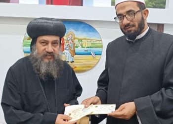 أسقف السويس يشترى ٥ صكوك أضاحي من الأوقاف