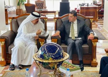الرئيس التنفيذي لهيئة الاستثمار يلتقي رئيس غرفة التجارة والصناعة القطرية