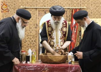 الأنبا بيمن يحتفل مع شعب كنيسة أبي سيفين بعيد شفيع كنيستهم