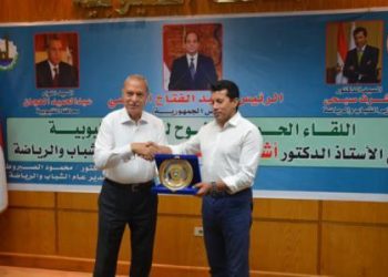 وزير الشباب ومحافظ القليوبية يدشنان مبادرة “١٠٠ قائد” خلال لقاء حوارى مع شباب القليوبية