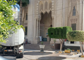 بالصور تطهير الميادين وساحات المساجد في الإسكندرية