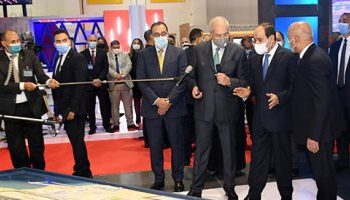 الرئيس السيسي يفتتح القطار الكهربائي