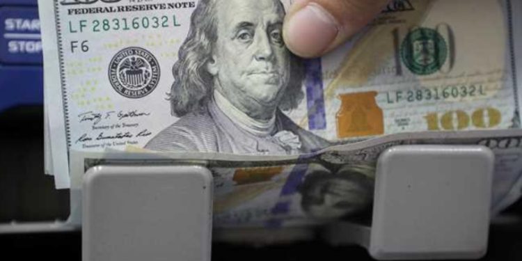 سعر الدولار يتخطى الـ 19 جنيهًا للبيع في عدد من البنوك
