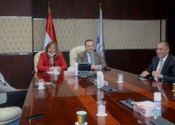 الإسكان” تناقش خُطط توفير معايير العمران الأخضر المستدام واستخدامات الطاقة المتجددة في المدن الجديدة