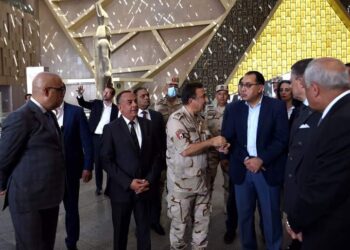 رئيس الوزراء يتجول بالمتحف المصري الكبير لمتابعة آخر مستجدات الأعمال