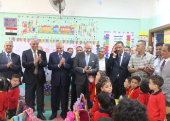 محافظ الجيزة يتفقد عددًا من مدارس الهرم وبولاق الدكرور