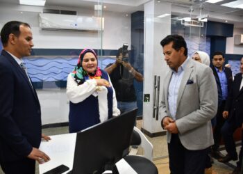 وزير الرياضة يتفقد وحدة تطوير الأعمال لمبادرة رواد النيل بمركز التنمية الشبابية