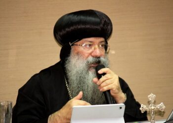 الأنبا مارتيروس يستعرض تاريخ الأرمن فى مصر بمركز بى لمباس