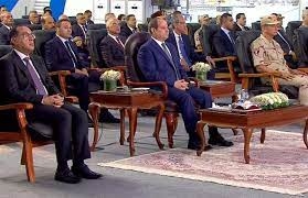 الرئيس السيسي يشاهد فيلمًا تسجيليًا في افتتاح مصنع الرمال السوداء
