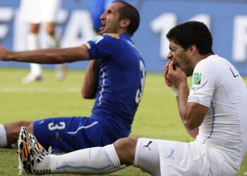 العضاض.. «سواريس» يتسبب في خروج منتخب بلاده من المونديال