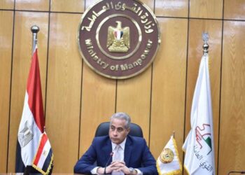 القوى العاملة: زيارة ميدانية لمصنع أسمنت أسيوط  لتعزيز علاقات العمل