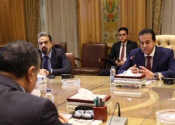 وزيرا الصحة والإنتاج الحربي يبحثان التعاون في مجال تجهيز سيارات الإسعاف