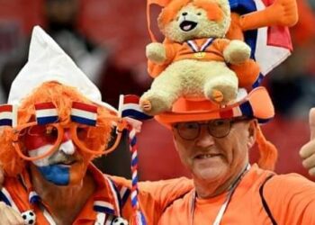 جماهير العنابي وهولندا تزين ملعب البيت