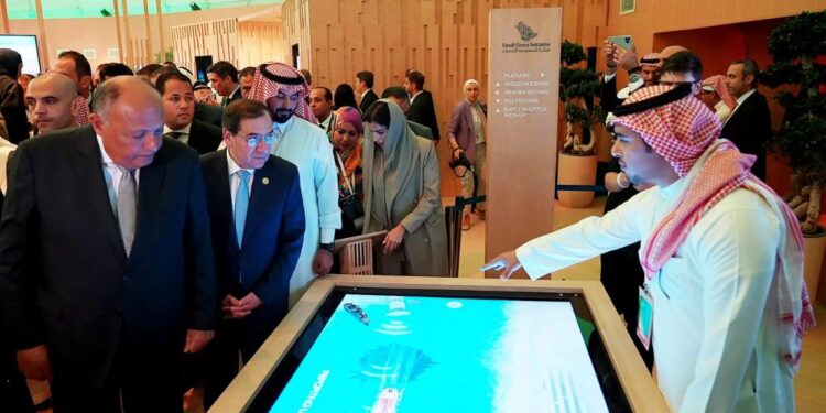 وزيرا البترول و الخارجية يزوران جناح مبادرة السعودية الخضراء في مؤتمر المناخ Cop27 بصحبة وزير الطاقة بالمملكة العربية السعودية