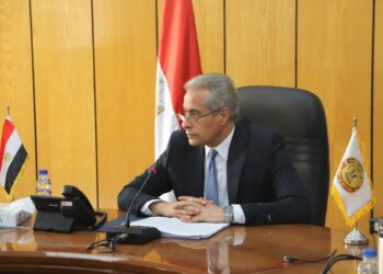وزير القوى العاملة يلتقي العاملين صندوق إعانات الطوارئ ..ويوجه بتحسين أوضاعهم