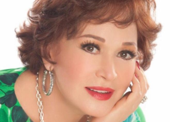 لبلبة تحصد جائزة الهرم الذهبي لإنجاز العمر بافتتاح مهرجان القاهرة السينمائي