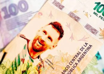 احتفالا بأبطال العالم.. دراسة طبع صورة “ميسي” على عملة 10 آلاف بيزو