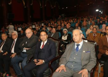 يمامة يشاهد فيلمًا وثائقيًا عن حزب الوفد بعنوان “الوفد مواقف وتاريخ”