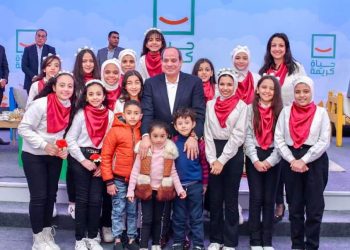 الأنبا إسحق يشارك في جولة الرئيس عبد الفتاح السيسى  بمدينة طما