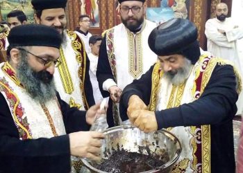 تطييب رفات القديس يوحنا في كنيسته بالخصوص