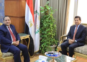 وزير الشباب والرياضة ورئيس التنظيم والإدارة يبحثان تعزيز التعاون المشترك