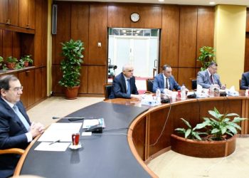 وزير البترول يعتمد أعمال الموازنة التخطيطية للعام المالى 2023/2024 للشركة المصرية القابضة للبتروكيماويات