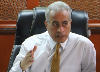 وزير القوى العاملة يلتقى وفداً من إدارة أكبر شركة لإنتاج السكر في الشرق الأوسط وأفريقيا