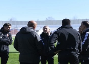 كولر يطالب لاعبي الاهلي بالتركيز على مباراة أوكلاند سيتي فقط