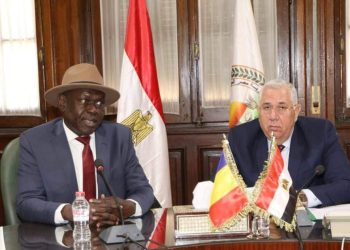 وزير الزراعة يبحث مع وزير الإنتاج والتحول الزراعي التشادي سبل التعاون في الأنشطة الزراعية