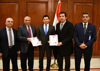 وزير الشباب يُهنئ شركة المدن للخدمات الرياضية والشبابية لحصولها على ٦شهادات آيزو من المنظمة الدولية للمعايير والجودة