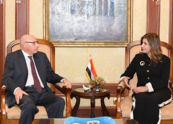 السفيرة نبيلة مكرم توقع بروتوكول تعاون مع “سيف إيجيبت” لمجموعة من الأدوات والوسائل لدعم الصحة النفسية للأطفال في المدارس