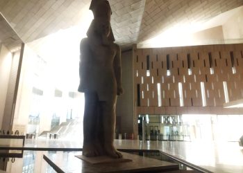 كثرة الغيوم والسحب تمنع تعامد الشمس على وجه تمثال الملك رمسيس الثاني بالمتحف المصرى الكبير