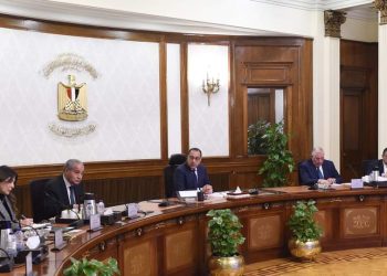 مدبولي يوجه بالتنسيق بين “الزراعة” و”التموين” لإعلان “سعر ضمان” لمحصولى الذرة وفول الصويا تشجيعاً للمزارعين