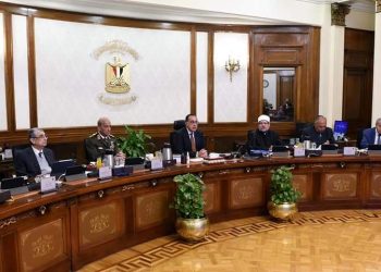 رئيس الوزراء:  إتاحة المزيد من التيسيرات والمحفزات لجذب الاستثمارات المباشرة وتوفير النقد الأجنبي سعياً لتخفيض الفجوة الدولارية