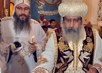 الأنبا أولوجيوس يصلي القداس الإلهي بكاتدرائية القديس مارمرقس الرسول بمدينة أسيوط الجديدة