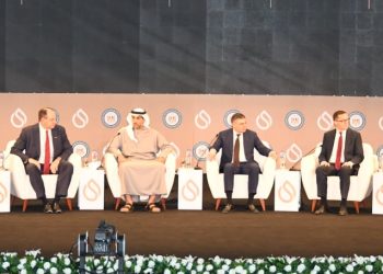 وزير البترول يشهد الجلسة الاستراتيجية الثانية لإعادة رسم خريطة الطاقة العالمية