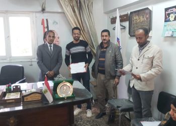 “القوى العاملة”: تسليم شهادات إتمام التدريب لـ 90 خريجًا.. بالتعاون مع برنامج الأغذية العالمي بقنا
