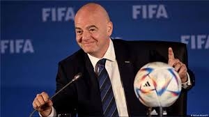 إنفانتينو يعلن تغيير في تقنية “var” قبل انطلاق أولى مباريات كأس العالم للأندية