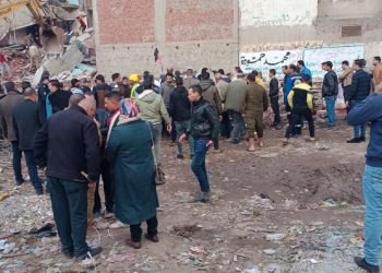 بالصور.. الحماية المدنية تسابق الزمن لاستخراج باقي ضحايا منزل دمنهور المنهار