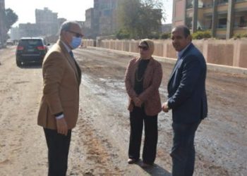 محافظ القليوبية يتفقد أعمال رصف طريق محور الباسوسية وطريق “أبو الغيط الحادثة”