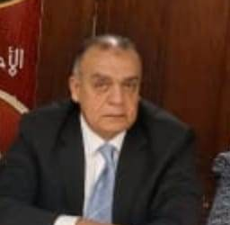 رئيس حزب الأحرار الدستوريين يطالب بإعادة النظر فى سياسة تداول الدولار .. ويقترح السماح بسداد غرامة الحاويات بالجنية