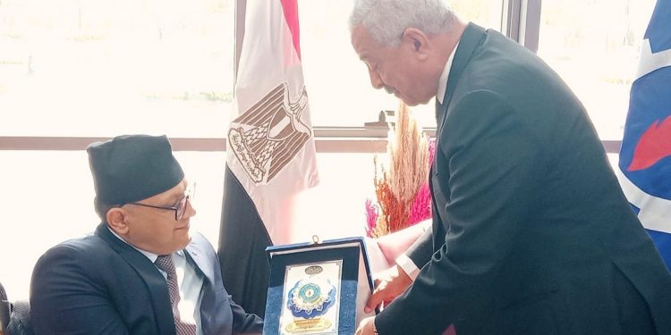 محافظ السويس يستقبل سفير دولة نيبال بالقاهرة – وطنى