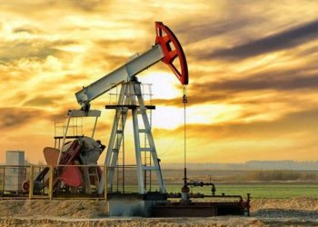 أسعار النفط العالمية تنخفض.. تعرف على السبب