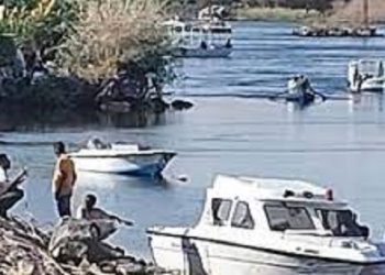 جهود لانتشال 5 أشخاص غرقوا فى النيل داخل مركب شراعى بالنيل شمال أسوان