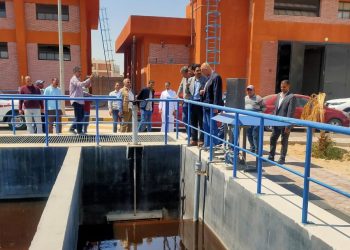 مسئولو ” الإسكان ” يتفقدون مشروعات المرافق والطرق الجارية بمدينة النوبارية الجديدة