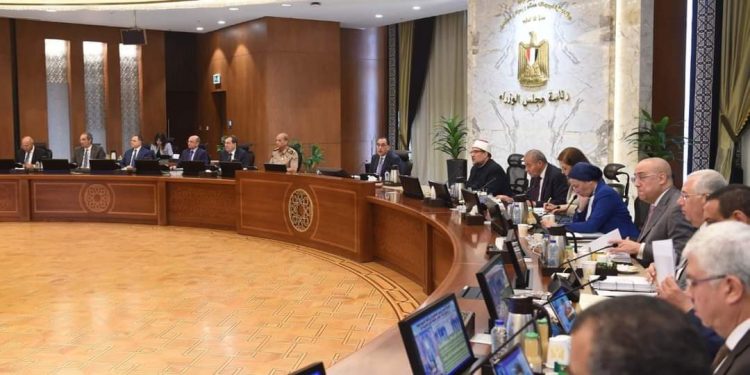 الحكومة تعلن تعديل خاص بقانون الاستثمار .. اليوم