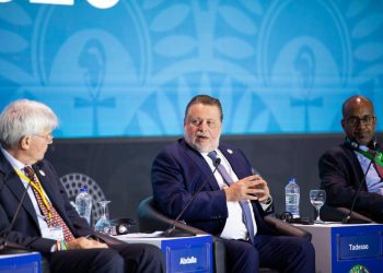 محافظ البنك المركزي يشهد إصدار تقرير آفاق الاقتصاد الأفريقي لـ 2023