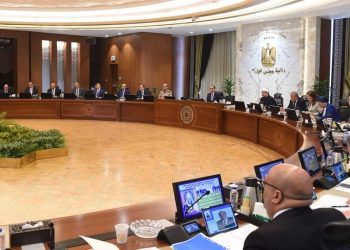 مدبولى يشير إلى ما لمسه خلال زيارته لقرية الودى بالصف من تقدير المواطنين و سعادتهم بحجم الأعمال التى تتم ضمن مبادرة ” حياة كريمة “