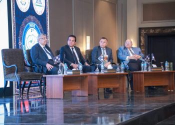 وزير الصحة يُعلن استعداد الوزارة لإنشاء معهد قومي للأبحاث العصبية خلال مشاركته بالمؤتمر العلمي السنوي للصرع