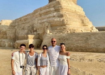 بيب جوارديولا وأسرته في زيارة لمنطقة أهرامات الجيزة …
